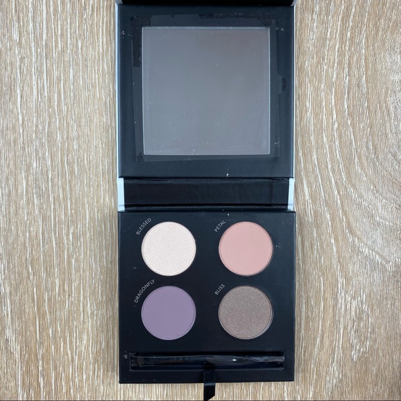 SAVVY MINERALS BY YOUNG LIVING EYESHADOW PALETTE - Picture 2 of 3